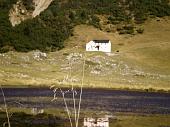 06 IL RIFUGIO CESARE BATTISTI...IN LONTANANZA